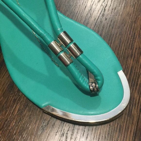 DOLCE VITA T-Strap “Archer” Gold Plated Sandals SIZE 6.5 - Picture 3 of 4